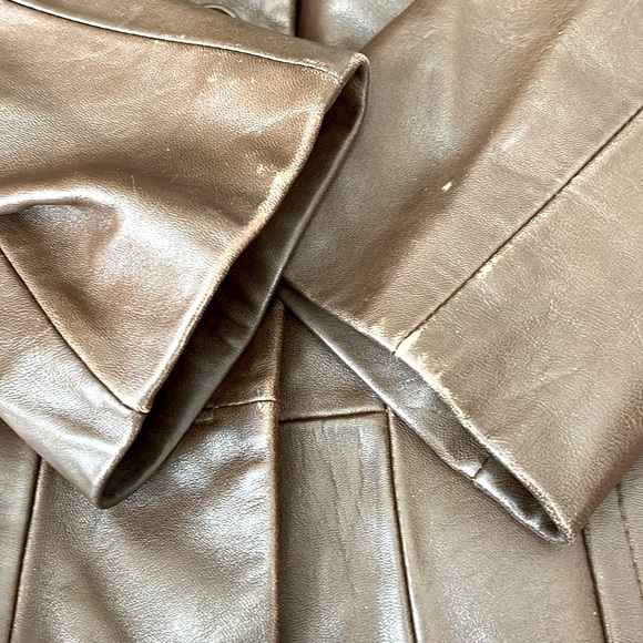 Anne Klein mid length leather coat. Size large. Brown - Picture 7 of 9